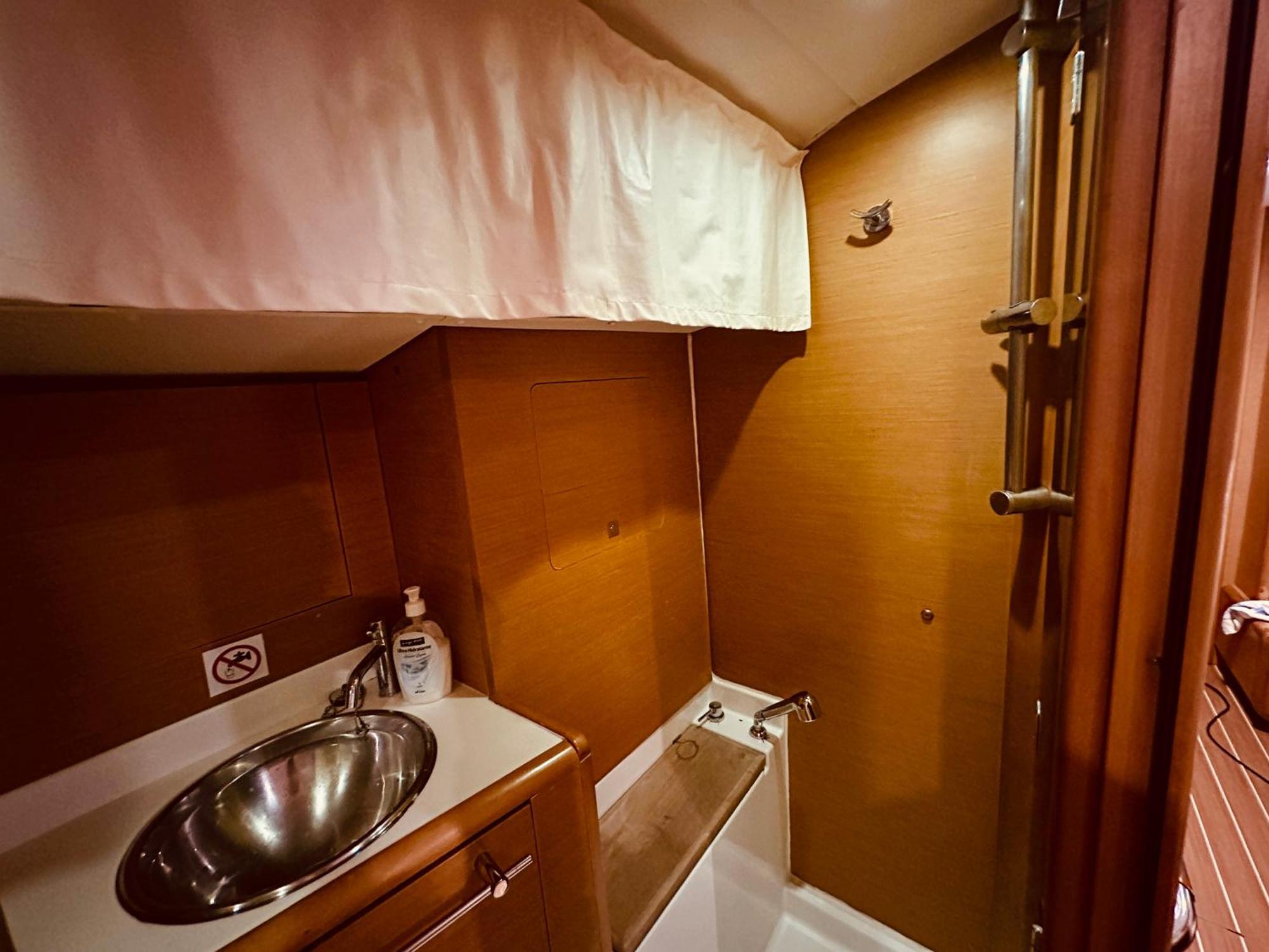 Hotel Sleep Aboard A Modern Sailboat In Oeiras Zewnętrze zdjęcie
